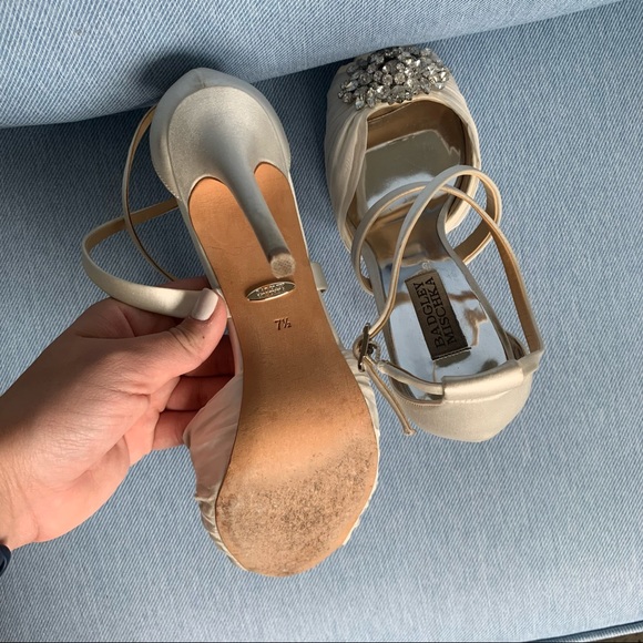 BADGLEY MISCHKA satin wedding heels - Picture 6 of 6
